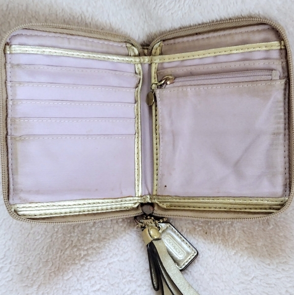 🤍 Coach Poppy Daisy Signature Sateen Med Zip Around Wallet Wristlet Khaki Gold - Picture 9 of 12